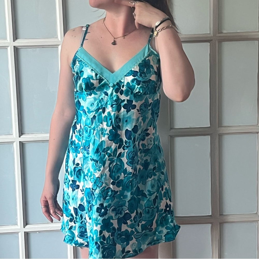 Liz Claiborne Blue and White Floral Chemise Sleepwear